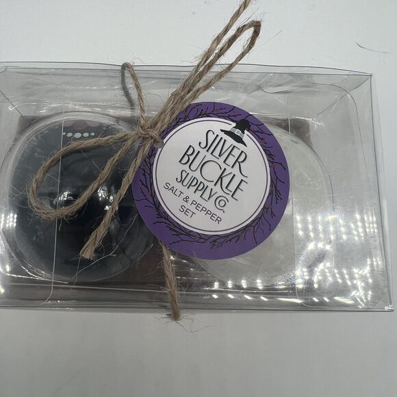 NEW Silver Buckle Supply Co Sugar Skulls Salt And Pepper Shaker Set - Picture 4 of 4